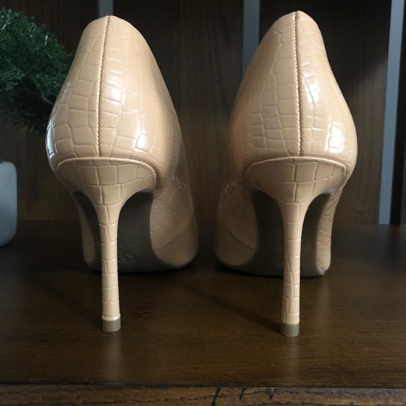 NEW KATY PERRY Sissy Embossed Stiletto Pump Pointed Toe Non Slip Sole Size 7 - Picture 3 of 10